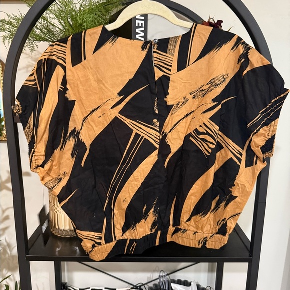 DKNY Abstract Shark Tawney Top size xs - Picture 8 of 9